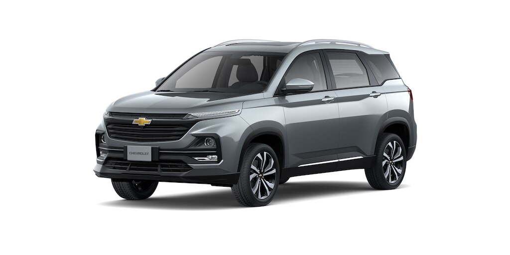 Chevrolet Captiva 2024, mejor camioneta SUV familar en color acero metálico