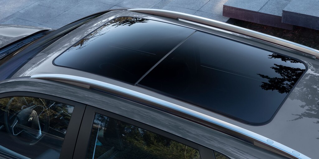 Techo panorámico en Chevrolet Captiva 2024, mejor camioneta SUV familar.