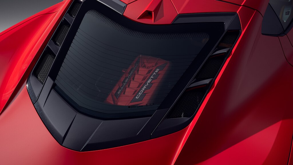 Cubierta de motor en color rojo para Chevrolet Stingray 2024