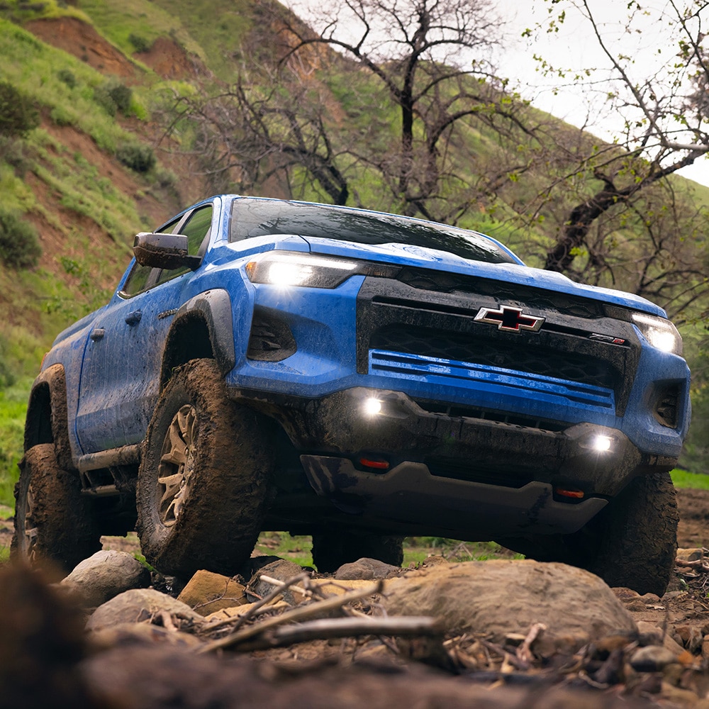 La nueva Chevrolet Colorado ZR2 2025 4x4, cuenta con un chasis más alto y más ancho calibrado especialmente para Off-Road