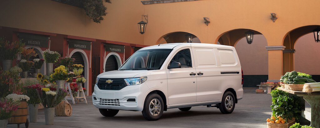Chevrolet Tornado Van 2024, con capacidad de carga de 650 kg, 3,050 litros cúbicos de espacio y versatilidad para adaptarse a todo tipo de trabajo